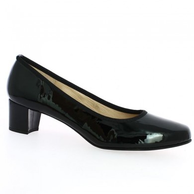 small black patent heel shoe, profile view