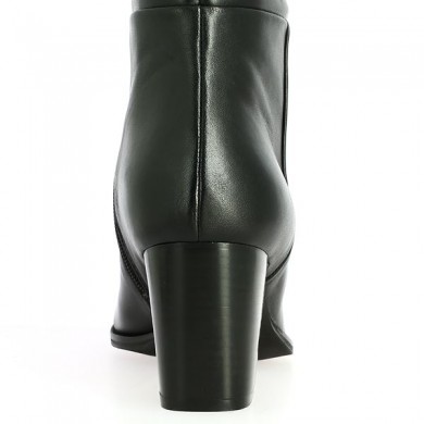 black woman boot heel big size, heel view