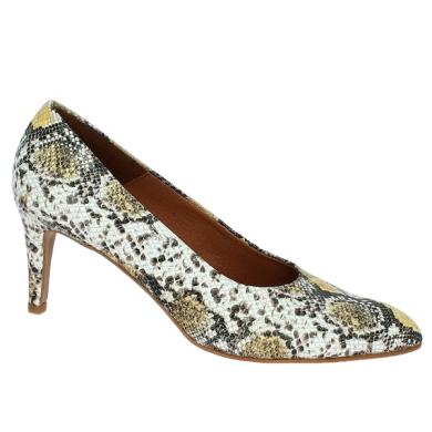 yellow snake pump large size woman, profile view