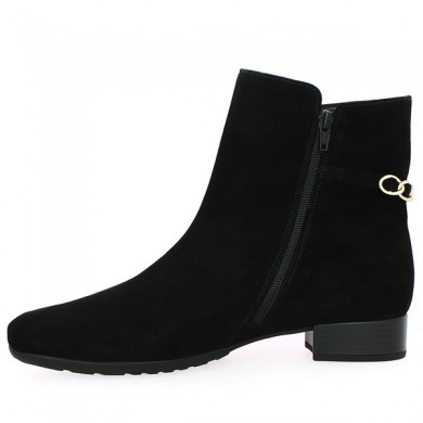 Gabor round toe boots 8, 8.5, 9, 9.5 black velvet Shoesissime chain, heel view