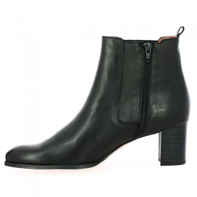 black leather ankle boots with elasticated heel, large women's size, interior view
