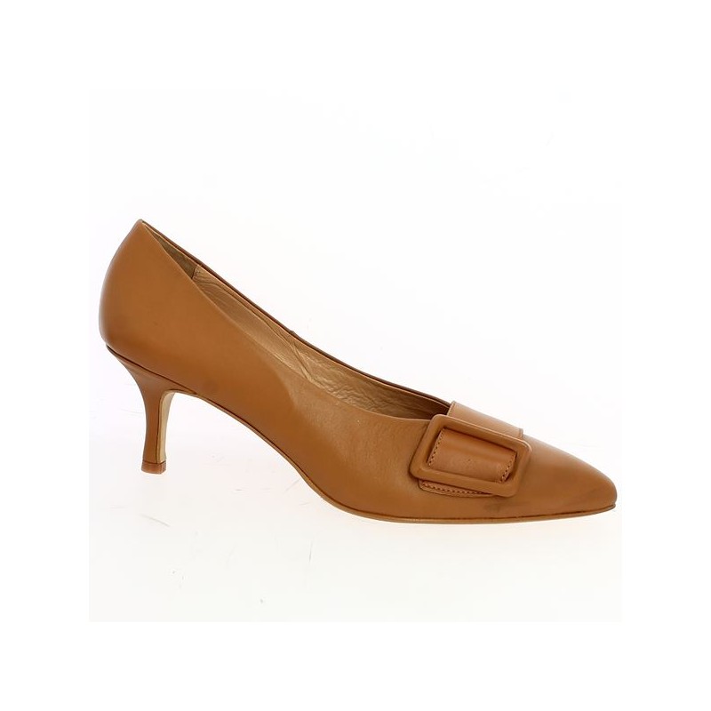 light camel leather pump 42, 43, 44, 45 Shoesissime front buckle, profile view