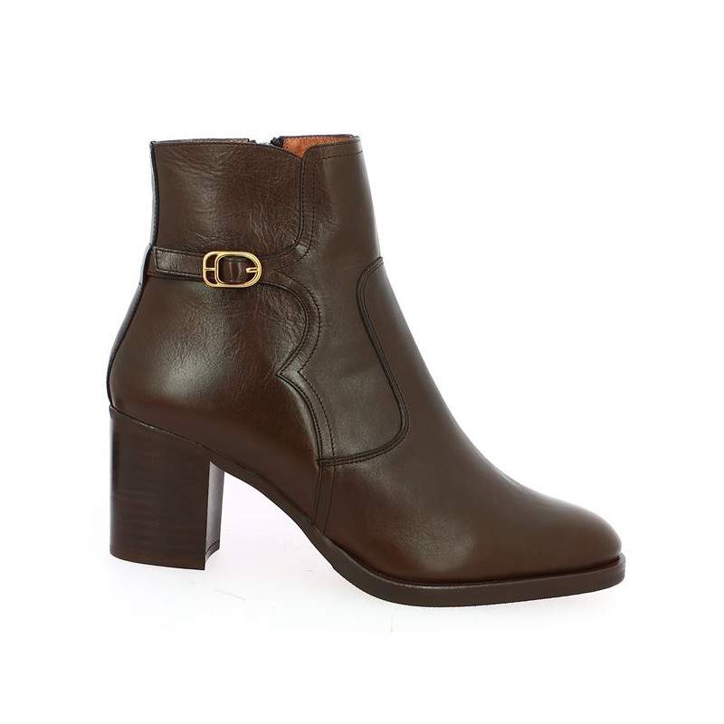 thick brown leather ankle boots large size woman, profile view
