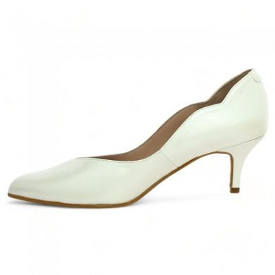 pearly white small pointed heel pump, large size, inside view