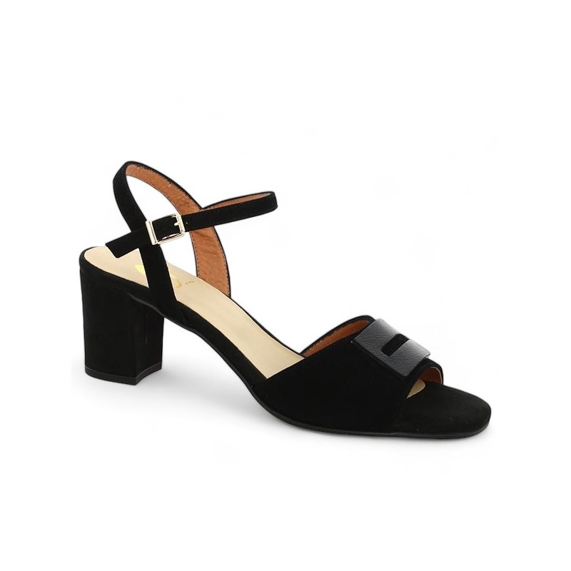 black formal sandal large size woman, profile view