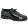 Mocassin en cuir vernis noir avec franges et pampilles grande pointure femme Shoesissime, vue profil