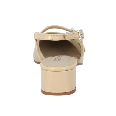 escarpin grande taille femme vernis beige ouvert au talon Shoesissime, vue arrière