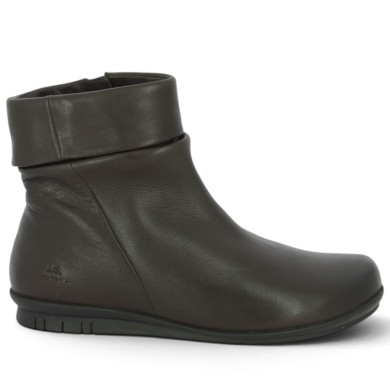 Violet - Soft, flat brown round-toe ankle boots - Josef Seibel boots in large sizes - Shoesissime