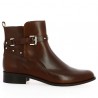 Bottines plates marron à clou. Chaussures classiques et moderne femme