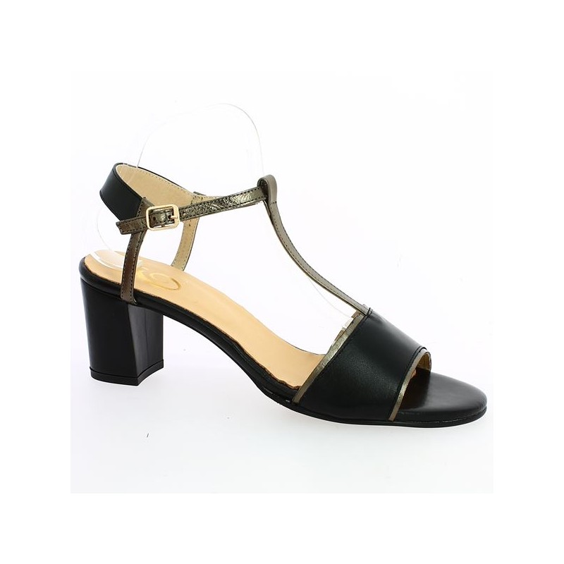 Black sandal with heel, large size, profile view