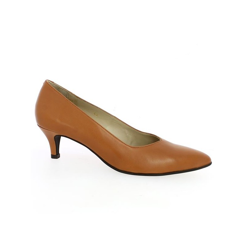 small heel pump big size camel, profile view