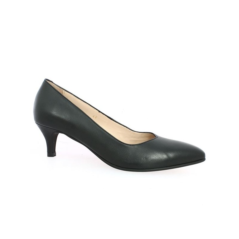 Black small heel shoe, large size, profile view
