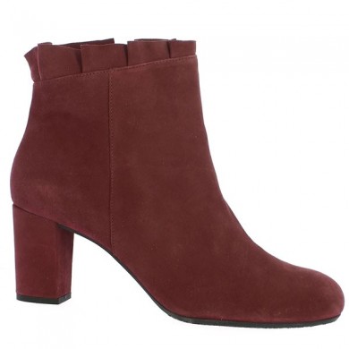 Burgundy heels boots large size, profile view
