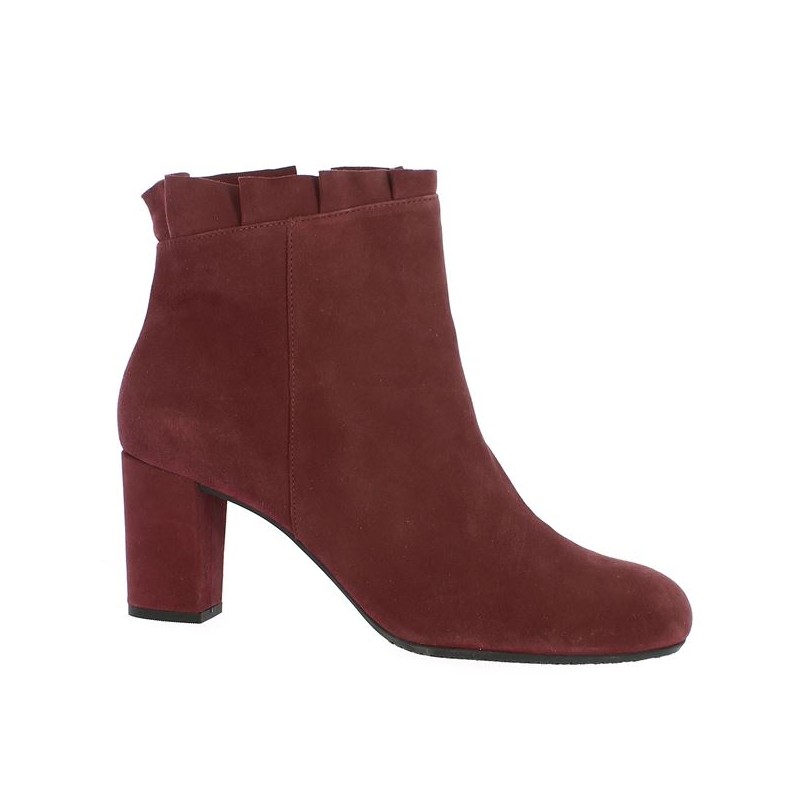 Burgundy heels boots large size, profile view