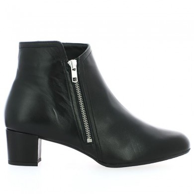 Shoesissime small black leather heel boots, side view
