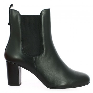 black elastic heels boots, side view