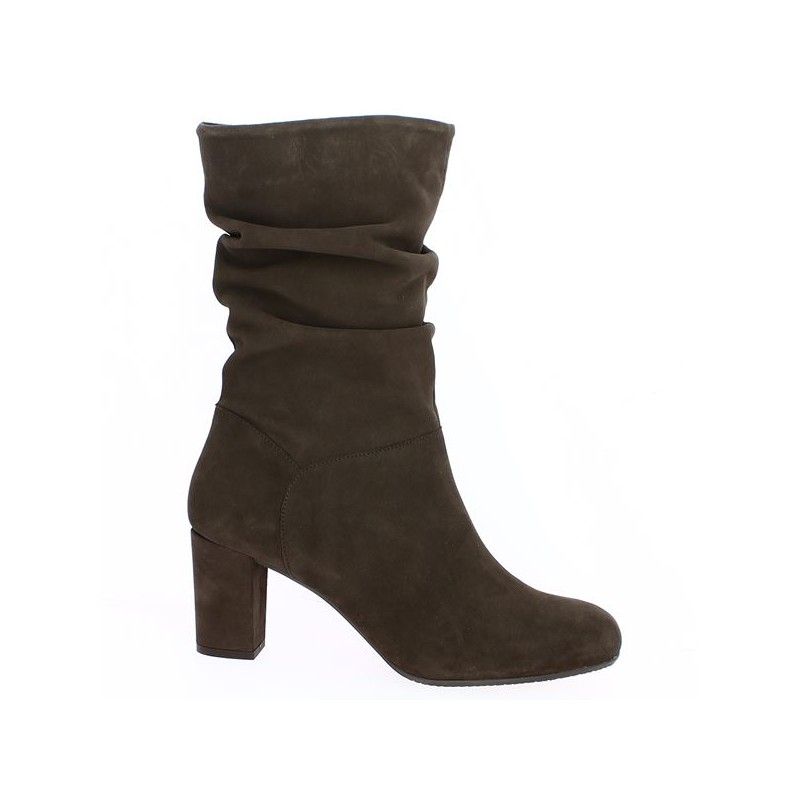 brown pleated mid-boot heel, profile view