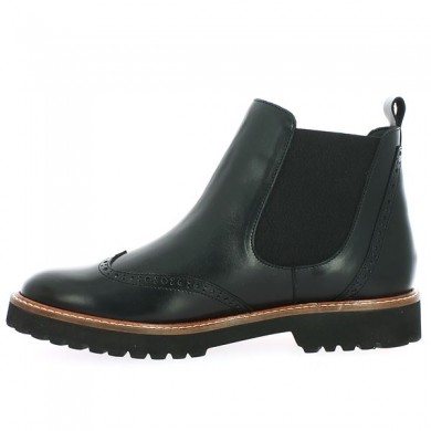black chelsea boots, notched sole, interior view