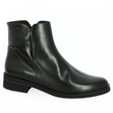 Simple black boots large size woman, profile view Simple black boots large size woman, profile view